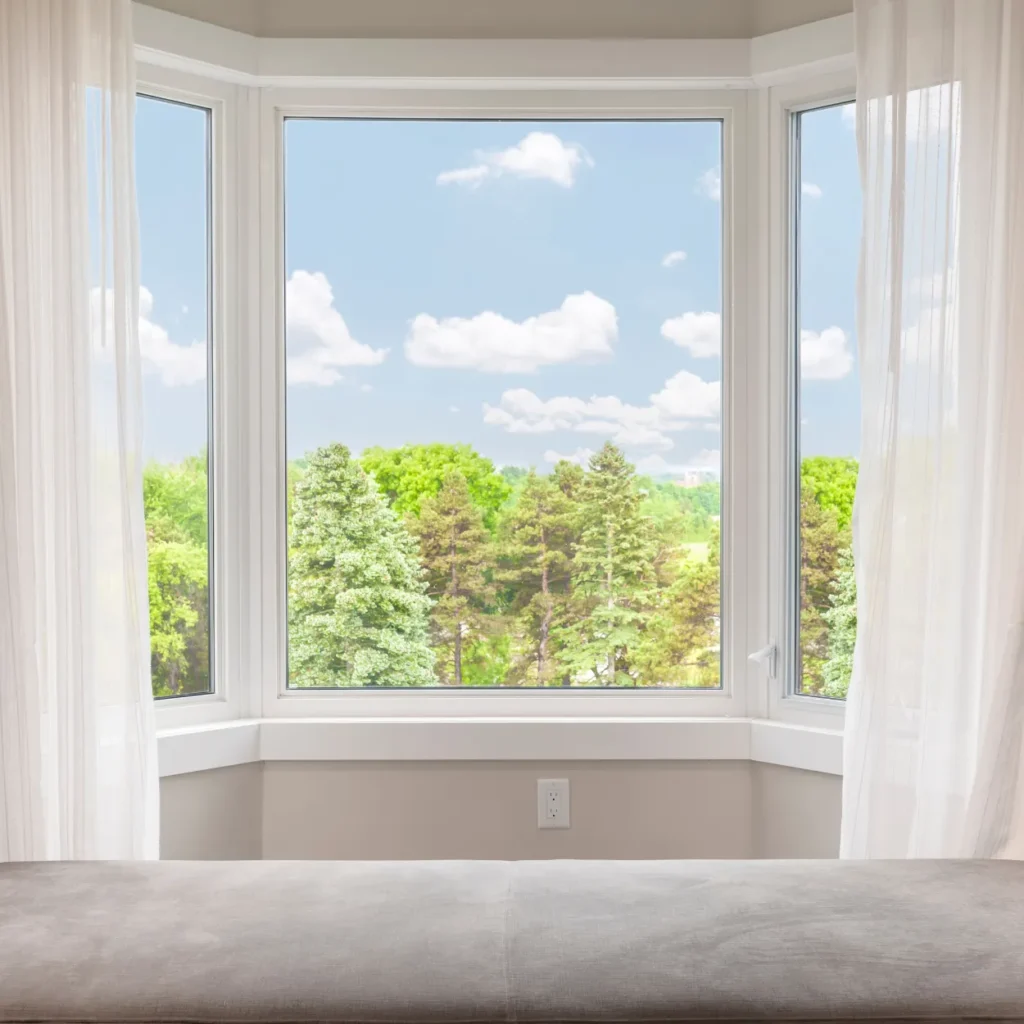 Grande ventana propre laissant entrer la lumière naturelle